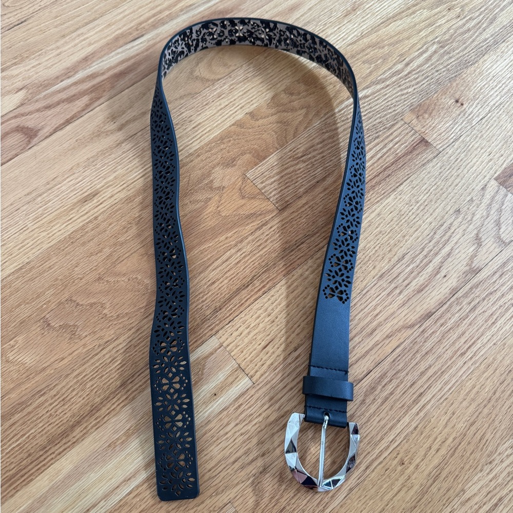Patterned black belt with silver buckle - Picture 3 of 3